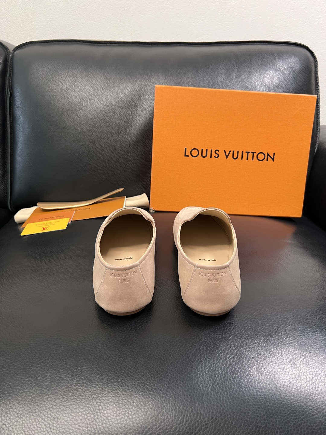 Lv  高品质  顶级代购  路易威登 专柜同步，鞋面意大利进口牛皮，进口水染牛皮内里，鞋底：原厂特供原