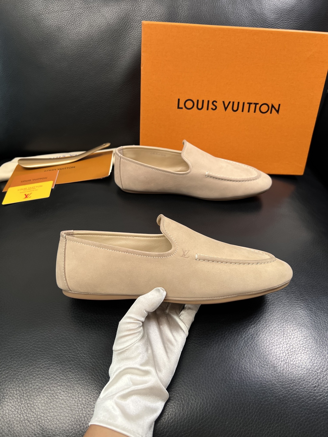 Lv  高品质  顶级代购  路易威登 专柜同步，鞋面意大利进口牛皮，进口水染牛皮内里，鞋底：原厂特供原