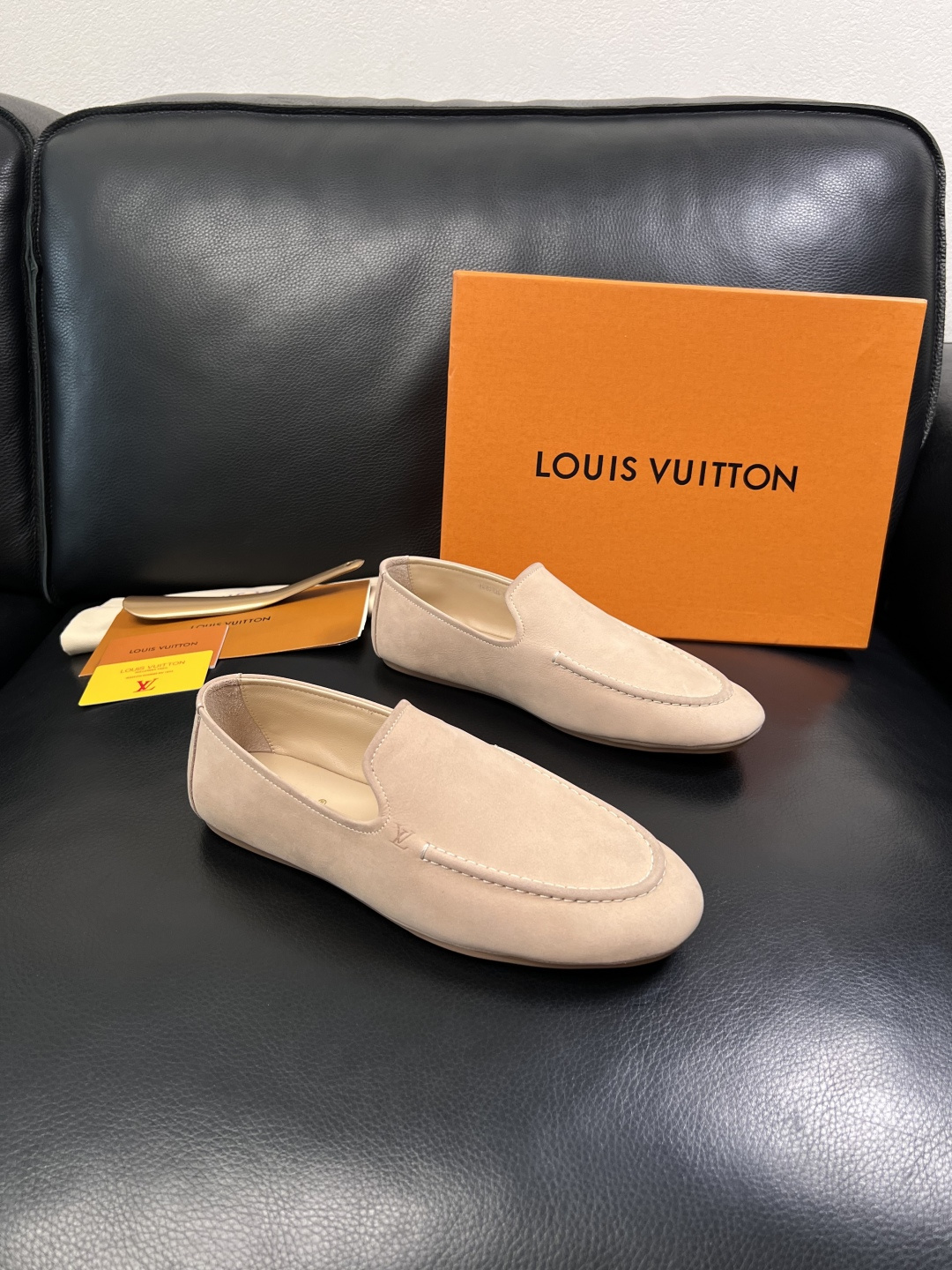 Lv  高品质  顶级代购  路易威登 专柜同步，鞋面意大利进口牛皮，进口水染牛皮内里，鞋底：原厂特供原