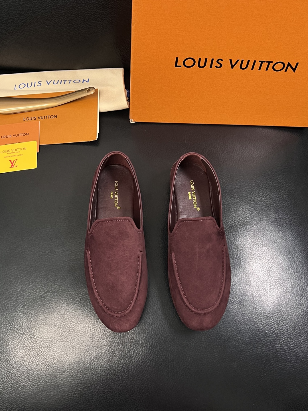 Lv  高品质  顶级代购  路易威登 专柜同步，鞋面意大利进口牛皮，进口水染牛皮内里，鞋底：原厂特供原