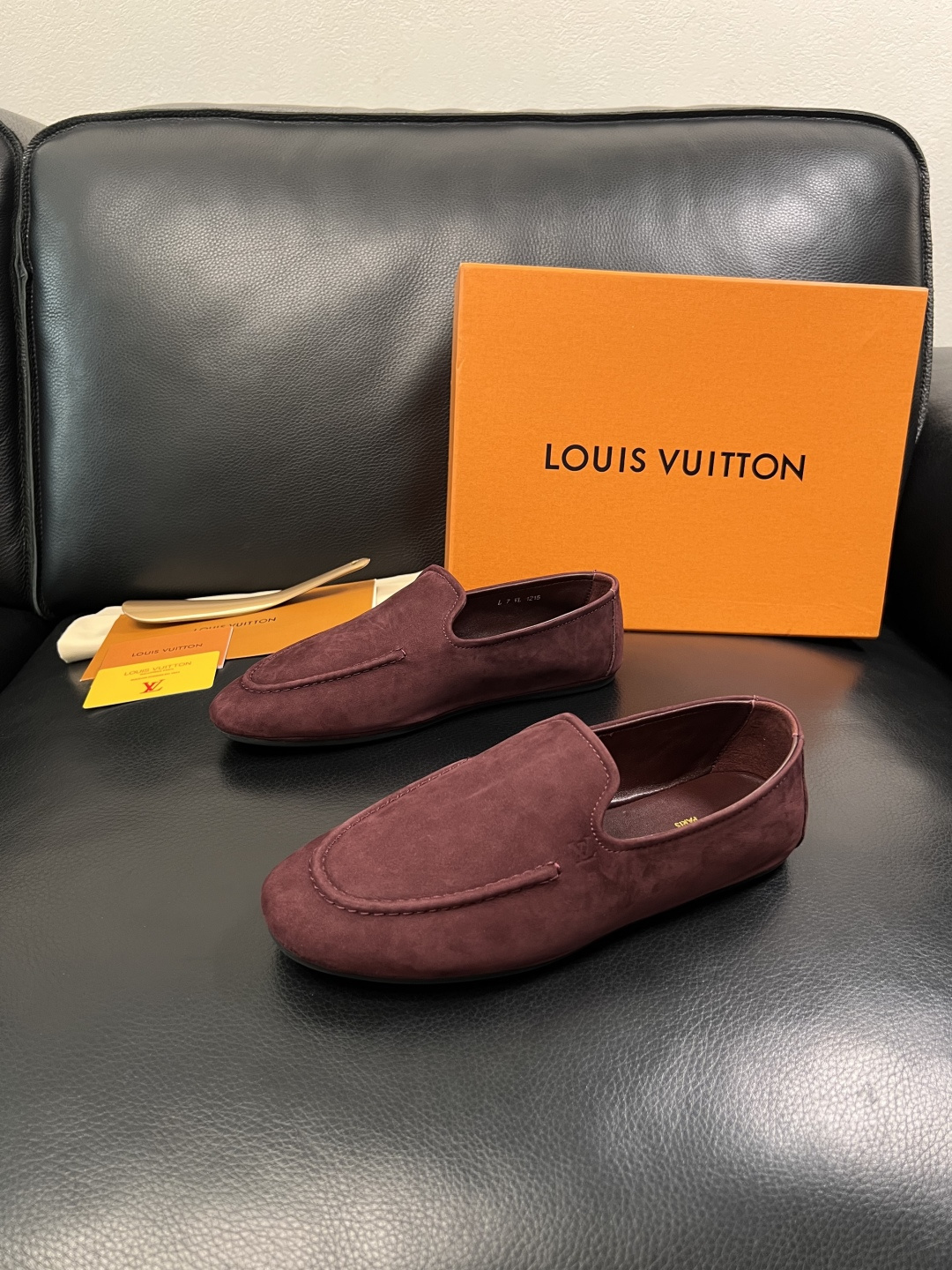 Lv  高品质  顶级代购  路易威登 专柜同步，鞋面意大利进口牛皮，进口水染牛皮内里，鞋底：原厂特供原