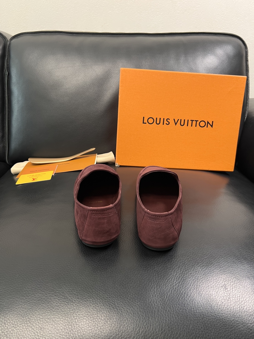 Lv  高品质  顶级代购  路易威登 专柜同步，鞋面意大利进口牛皮，进口水染牛皮内里，鞋底：原厂特供原