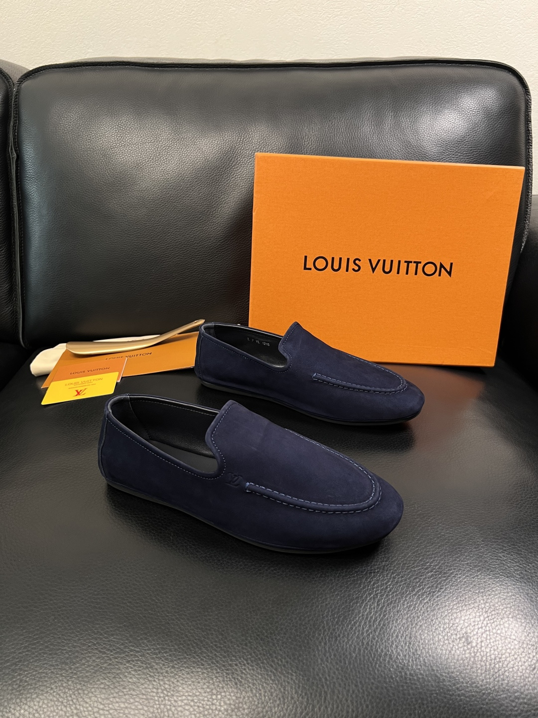 Lv  高品质  顶级代购  路易威登 专柜同步，鞋面意大利进口牛皮，进口水染牛皮内里，鞋底：原厂特供原