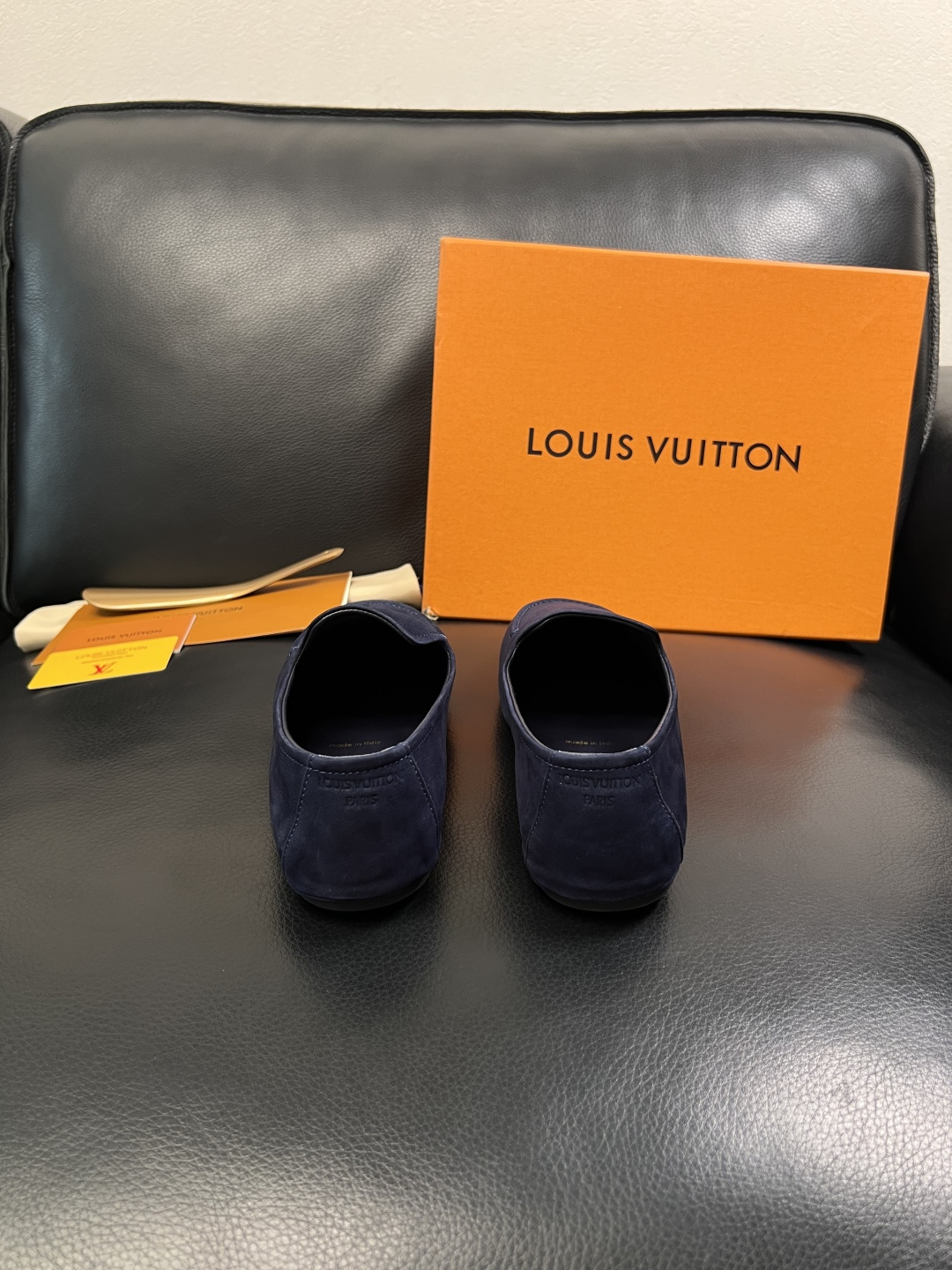 Lv  高品质  顶级代购  路易威登 专柜同步，鞋面意大利进口牛皮，进口水染牛皮内里，鞋底：原厂特供原
