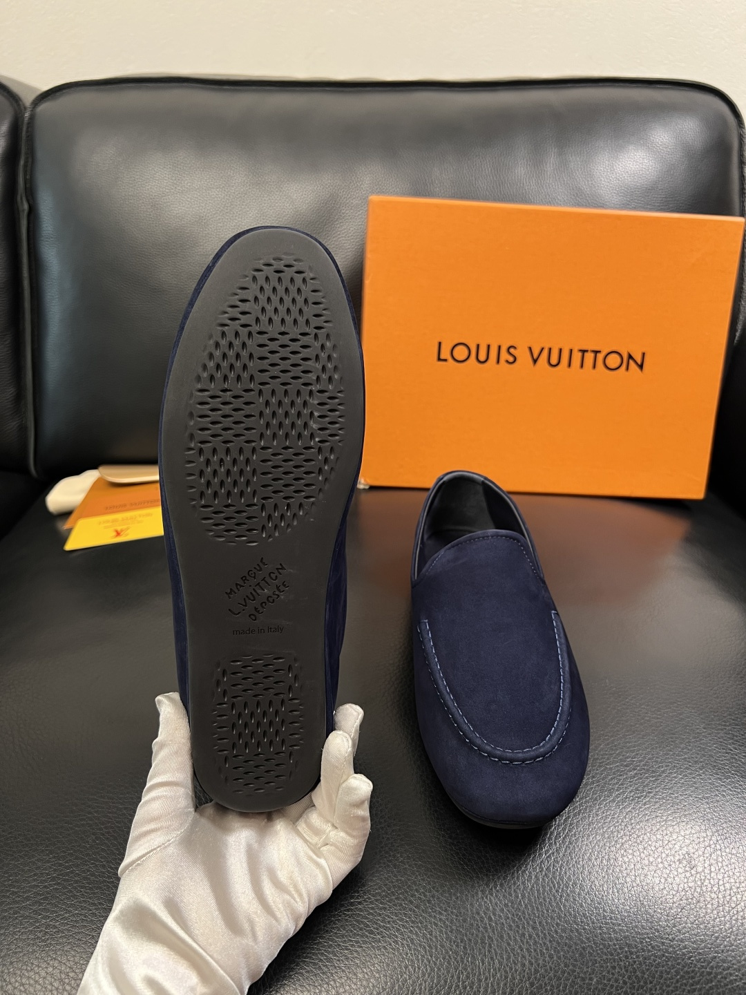 Lv  高品质  顶级代购  路易威登 专柜同步，鞋面意大利进口牛皮，进口水染牛皮内里，鞋底：原厂特供原