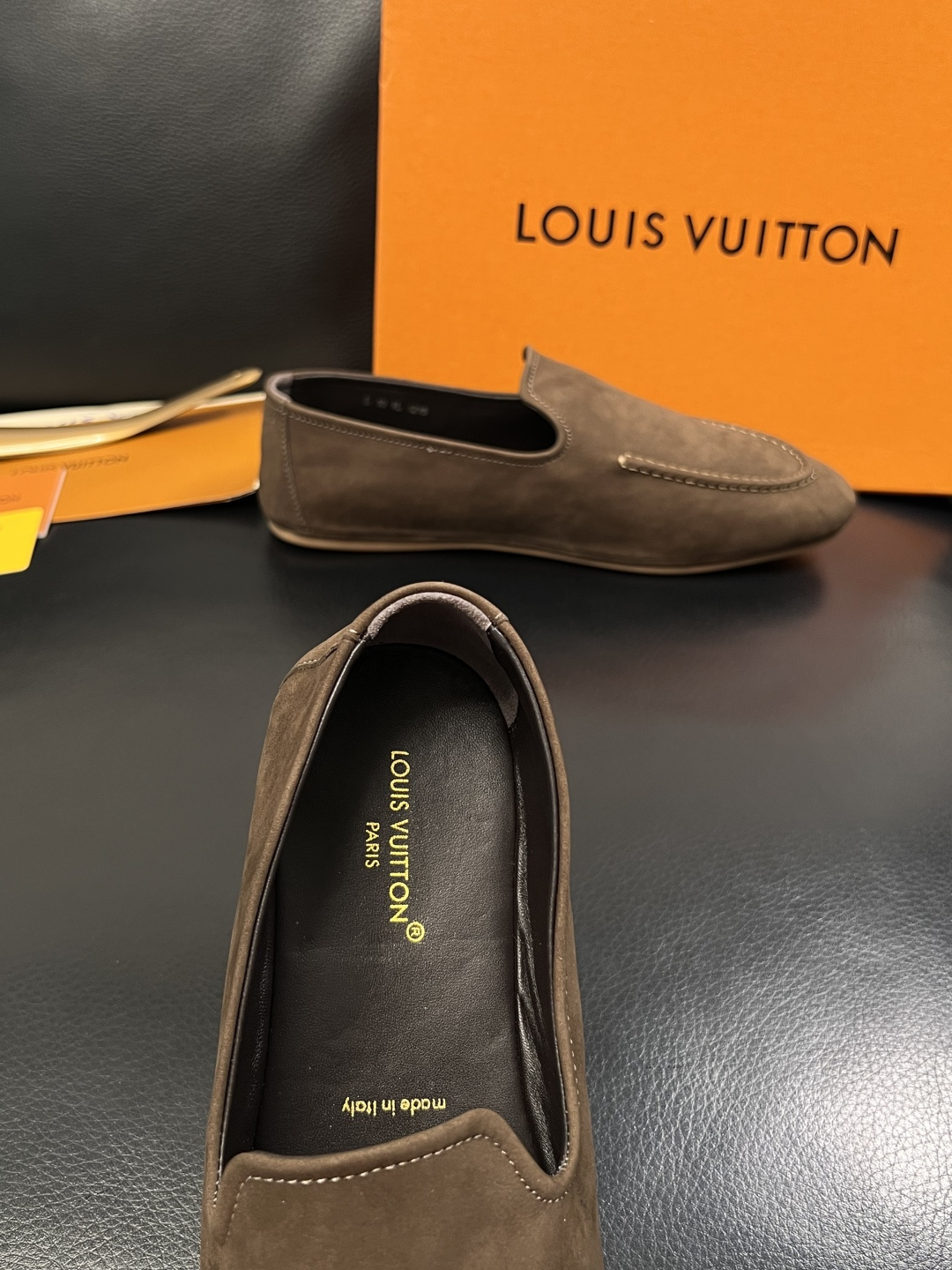 Lv  高品质  顶级代购  路易威登 专柜同步，鞋面意大利进口牛皮，进口水染牛皮内里，鞋底：原厂特供原