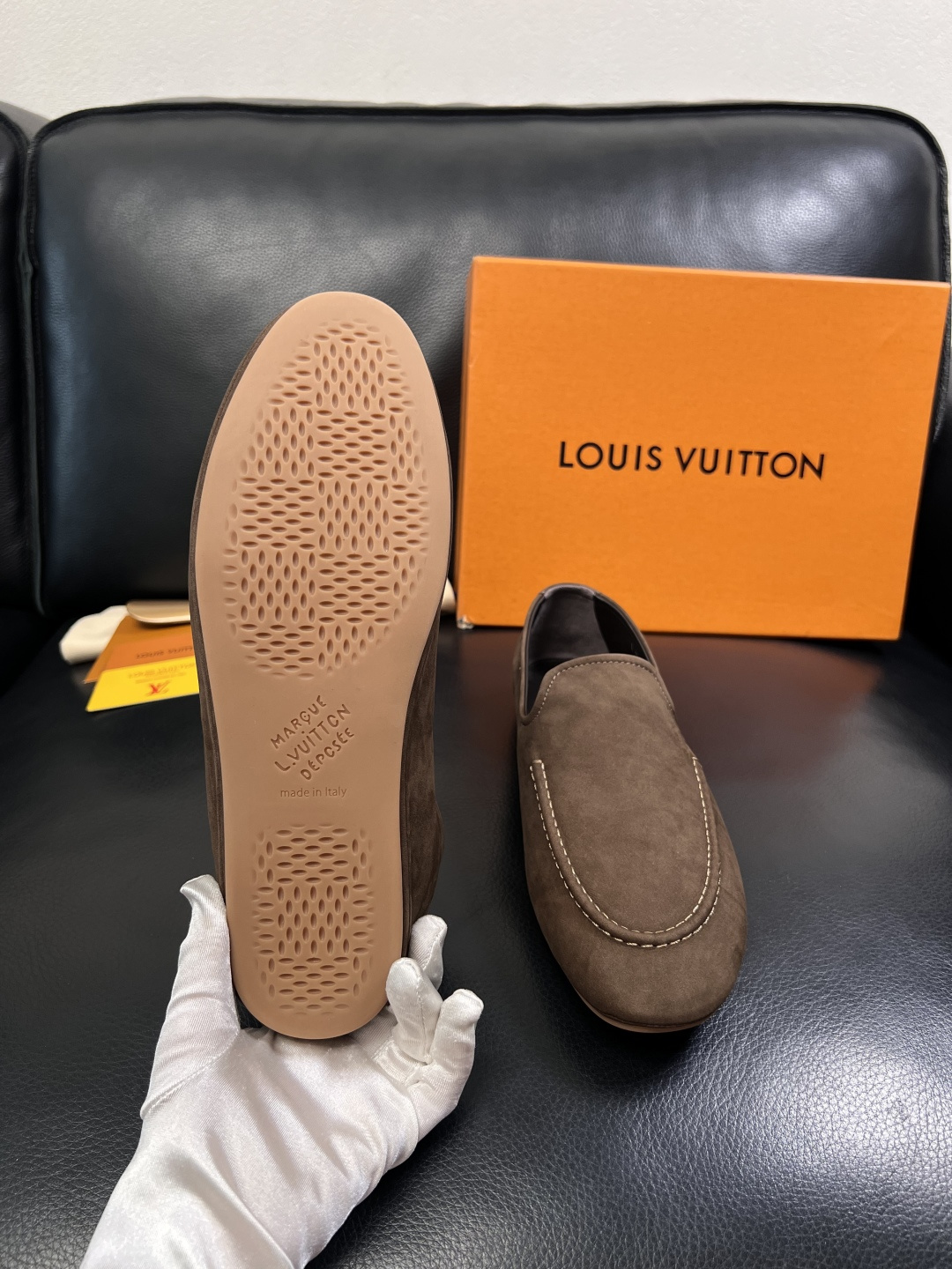 Lv  高品质  顶级代购  路易威登 专柜同步，鞋面意大利进口牛皮，进口水染牛皮内里，鞋底：原厂特供原