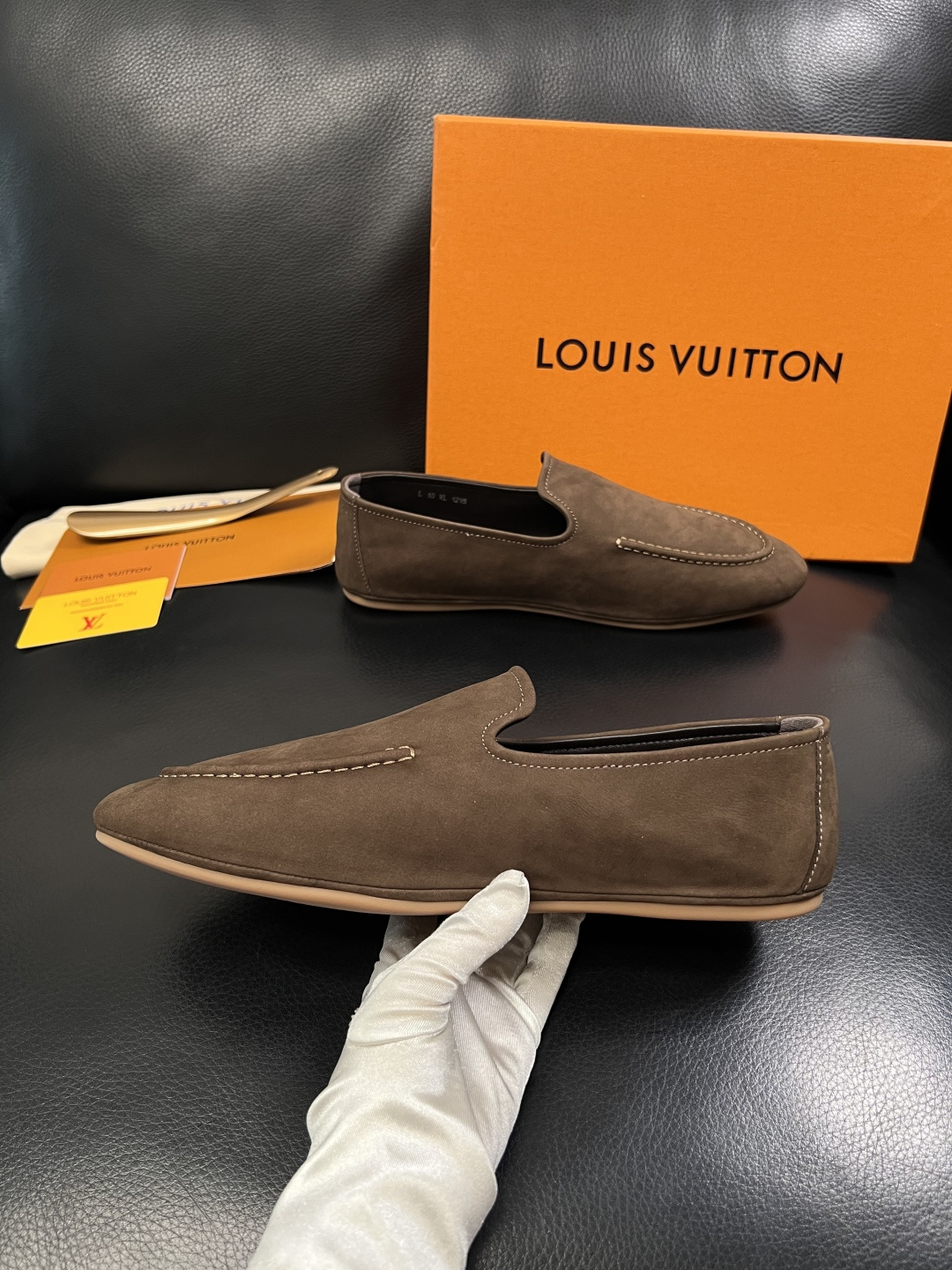 Lv  高品质  顶级代购  路易威登 专柜同步，鞋面意大利进口牛皮，进口水染牛皮内里，鞋底：原厂特供原