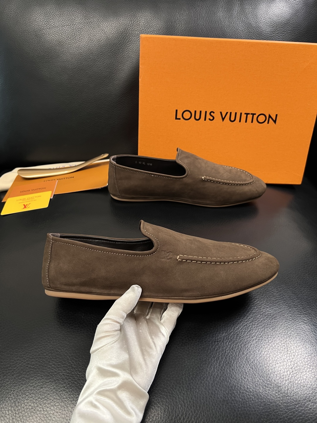 Lv  高品质  顶级代购  路易威登 专柜同步，鞋面意大利进口牛皮，进口水染牛皮内里，鞋底：原厂特供原