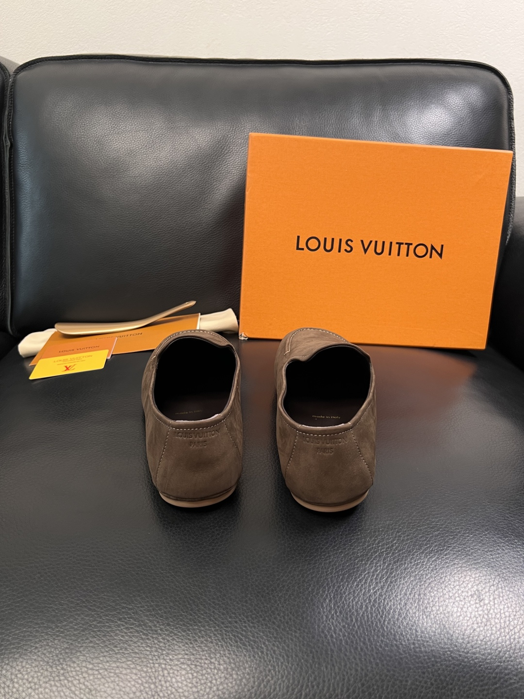Lv  高品质  顶级代购  路易威登 专柜同步，鞋面意大利进口牛皮，进口水染牛皮内里，鞋底：原厂特供原
