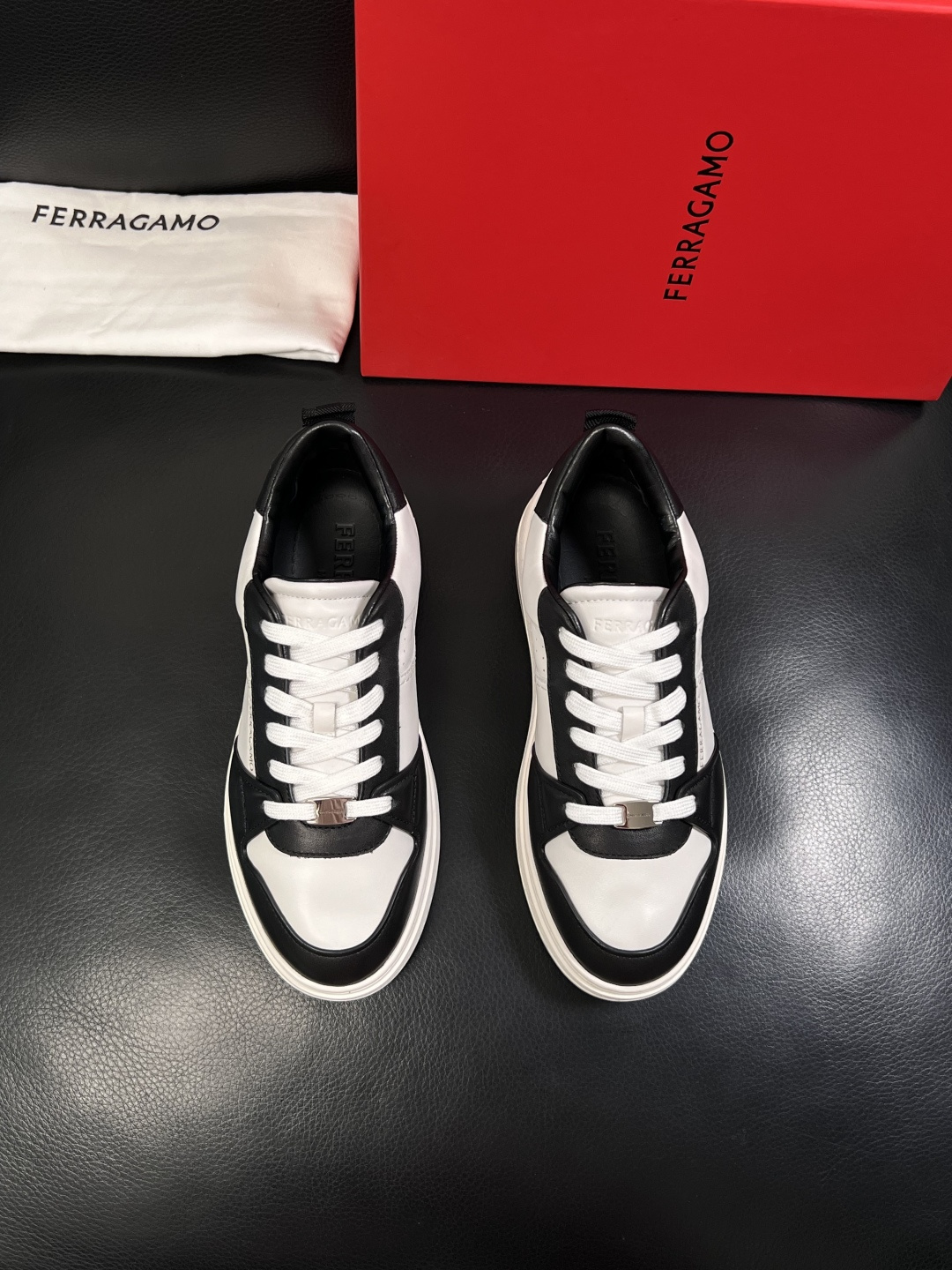 Ferragamo  高品质  顶级工艺品  菲拉格慕   专柜同步发售原厂配置，意大利进口原版牛皮，进