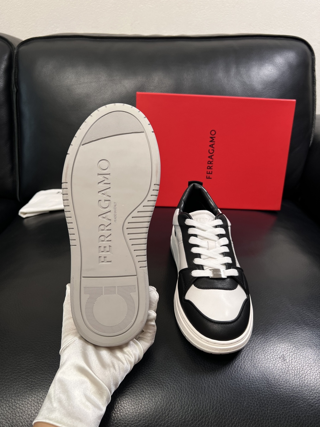 Ferragamo  高品质  顶级工艺品  菲拉格慕   专柜同步发售原厂配置，意大利进口原版牛皮，进