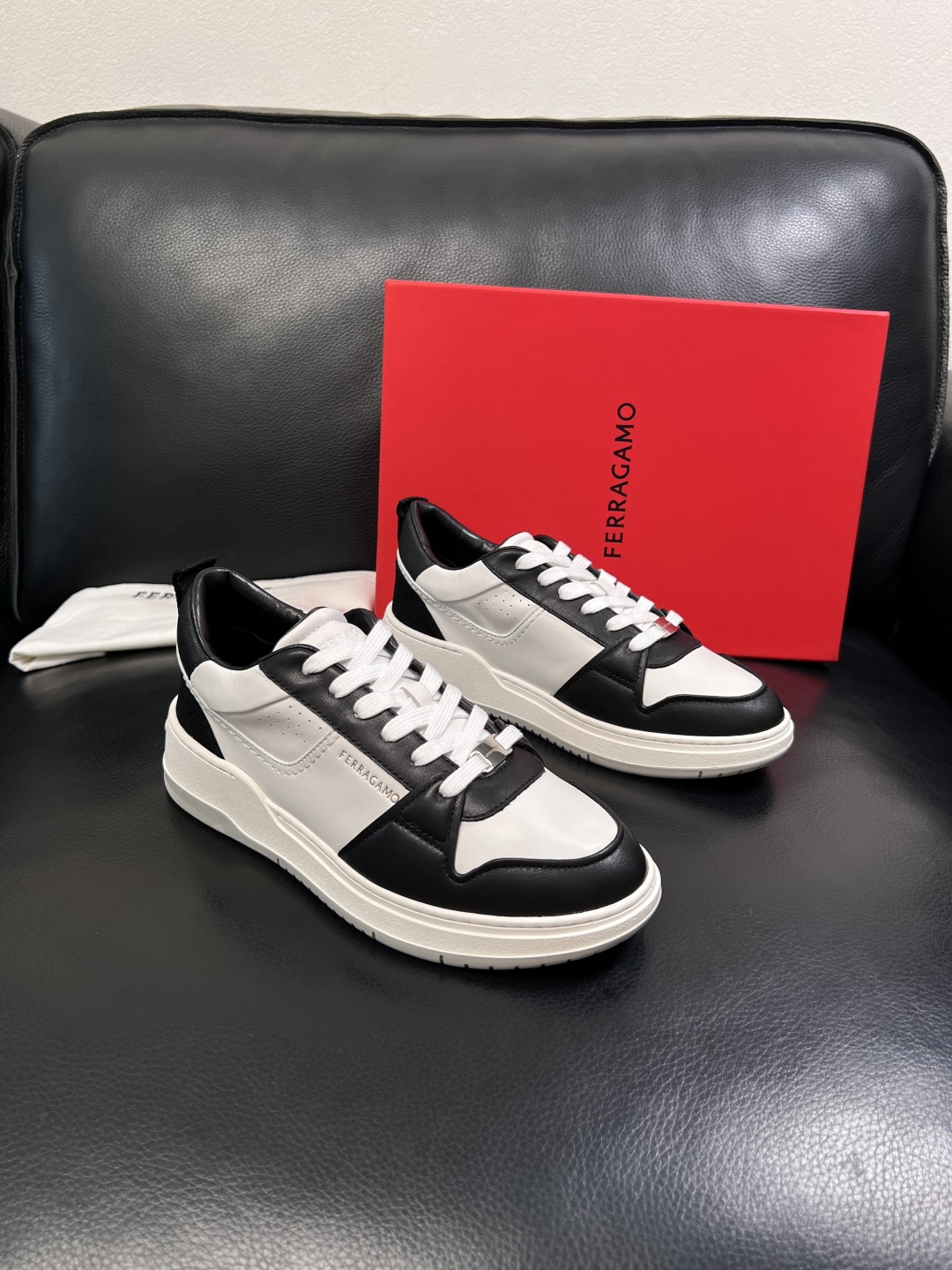 Ferragamo  高品质  顶级工艺品  菲拉格慕   专柜同步发售原厂配置，意大利进口原版牛皮，进
