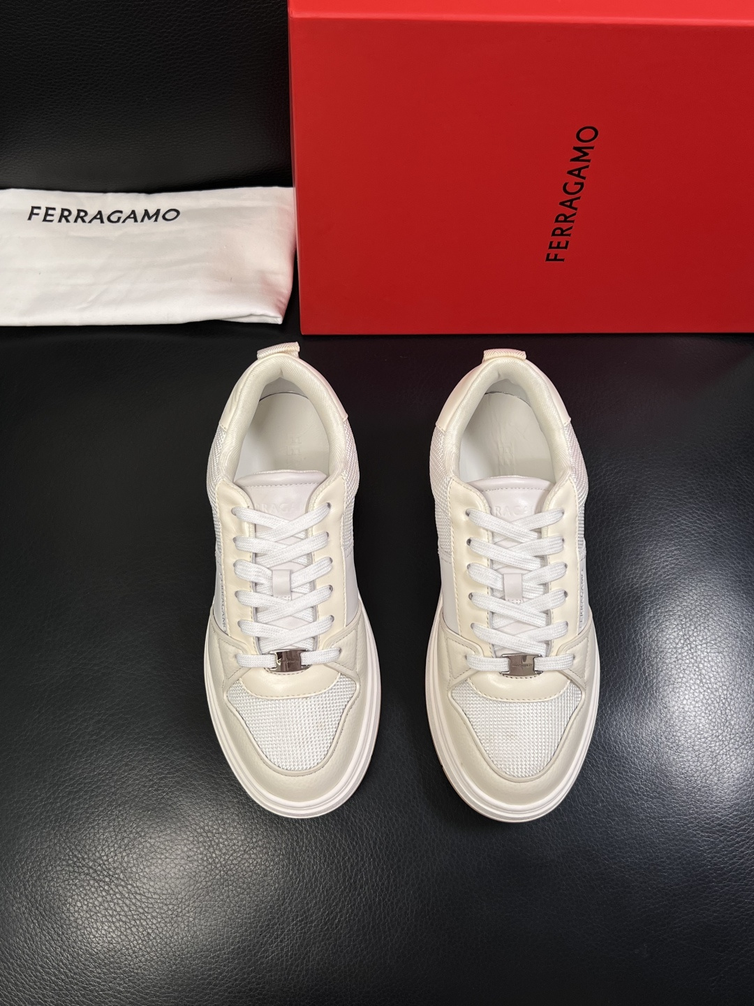 Ferragamo  高品质  顶级工艺品  菲拉格慕   专柜同步发售原厂配置，意大利进口原版牛皮，进