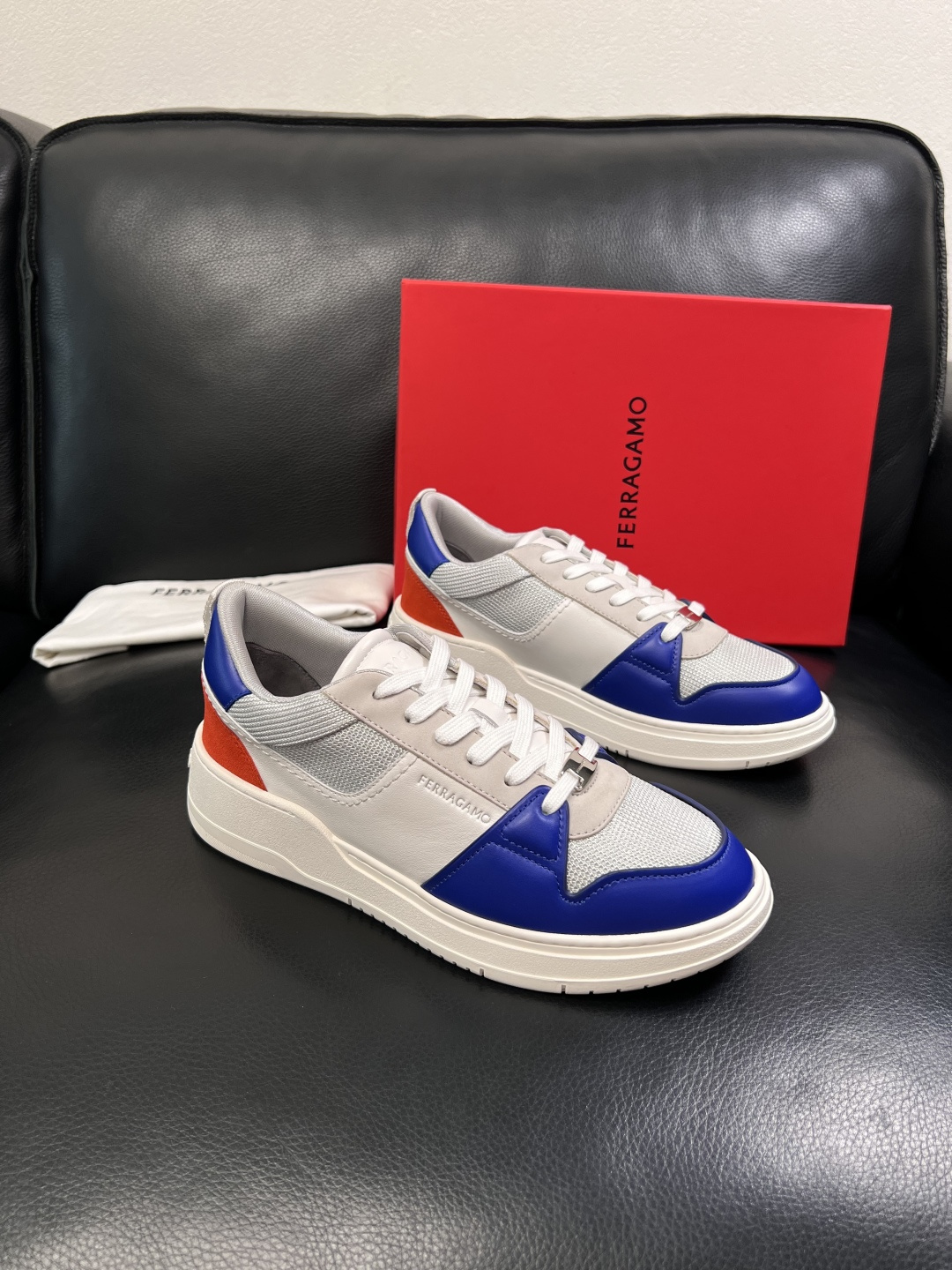 Ferragamo  高品质  顶级工艺品  菲拉格慕   专柜同步发售原厂配置，意大利进口原版牛皮，进