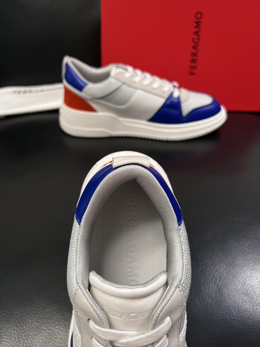 Ferragamo  高品质  顶级工艺品  菲拉格慕   专柜同步发售原厂配置，意大利进口原版牛皮，进
