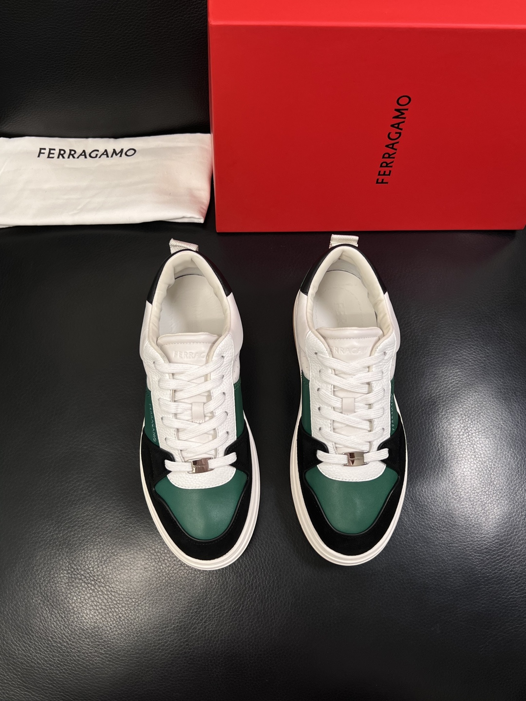 Ferragamo  高品质  顶级工艺品  菲拉格慕   专柜同步发售原厂配置，意大利进口原版牛皮，进