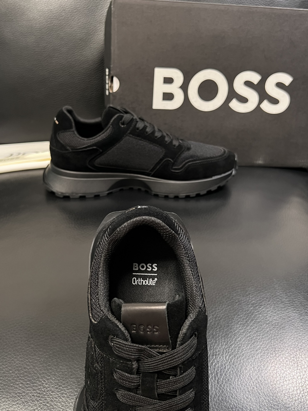 BOSS  高品质 顶级工艺品  博斯  专柜同步原厂配置，意大利进口牛皮面料牛内里垫，高品质拼接复杂工