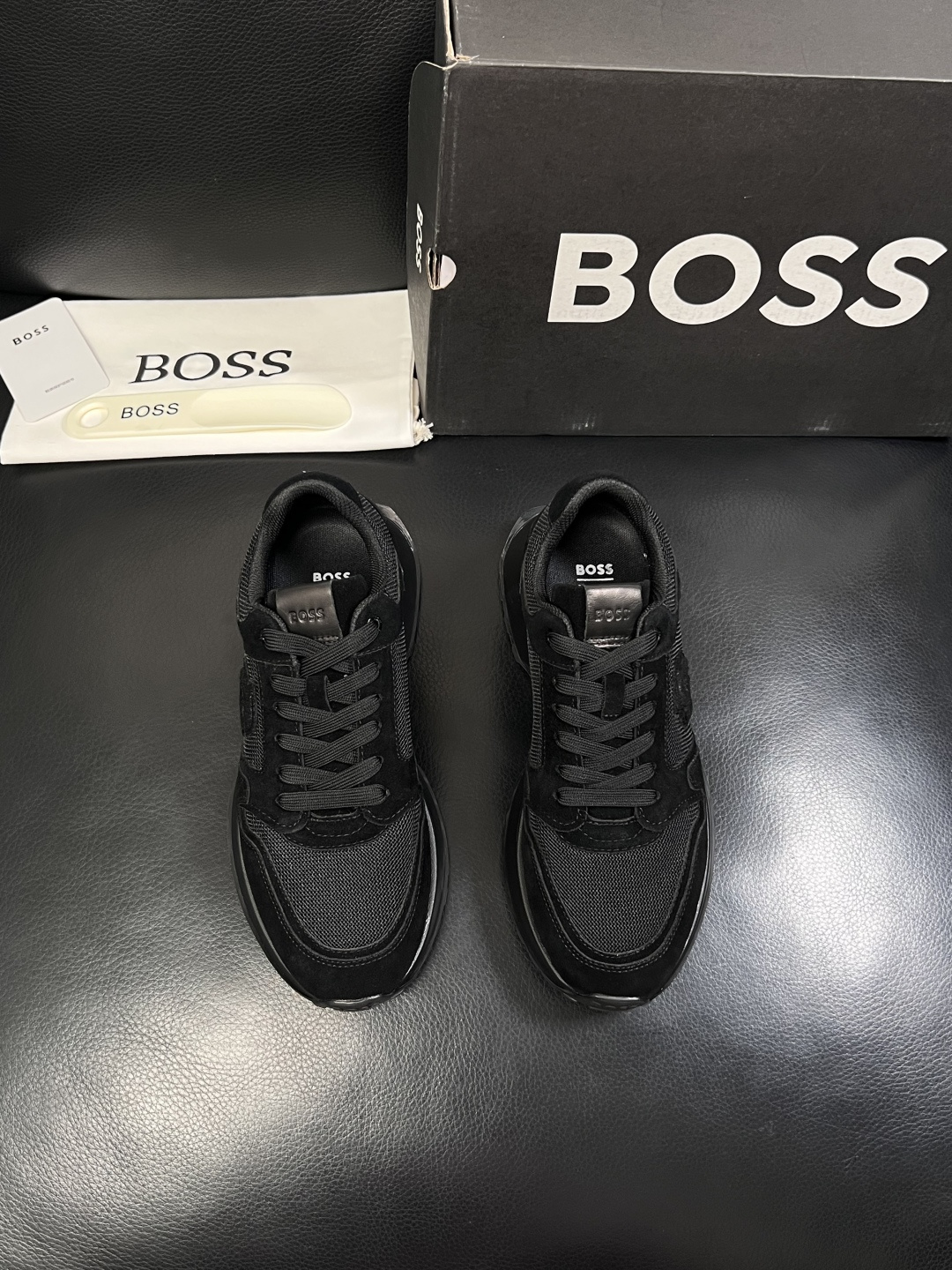 BOSS  高品质 顶级工艺品  博斯  专柜同步原厂配置，意大利进口牛皮面料牛内里垫，高品质拼接复杂工
