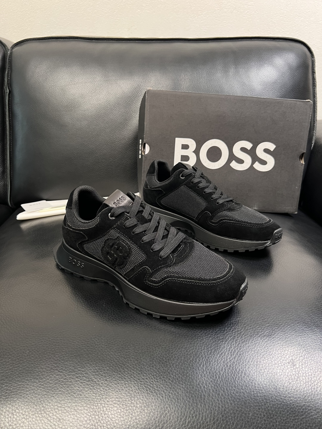BOSS  高品质 顶级工艺品  博斯  专柜同步原厂配置，意大利进口牛皮面料牛内里垫，高品质拼接复杂工