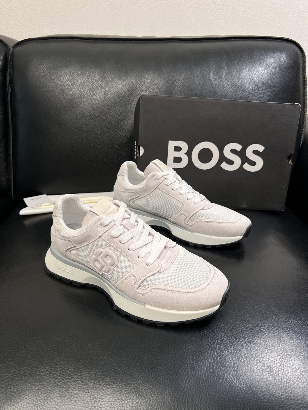 BOSS  高品质 顶级工艺品  博斯  专柜同步原厂配置，意大利进口牛皮面料牛内里垫，高品质拼接复杂工