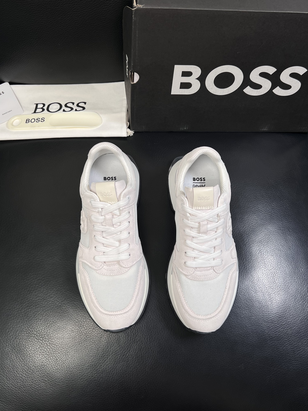 BOSS  高品质 顶级工艺品  博斯  专柜同步原厂配置，意大利进口牛皮面料牛内里垫，高品质拼接复杂工