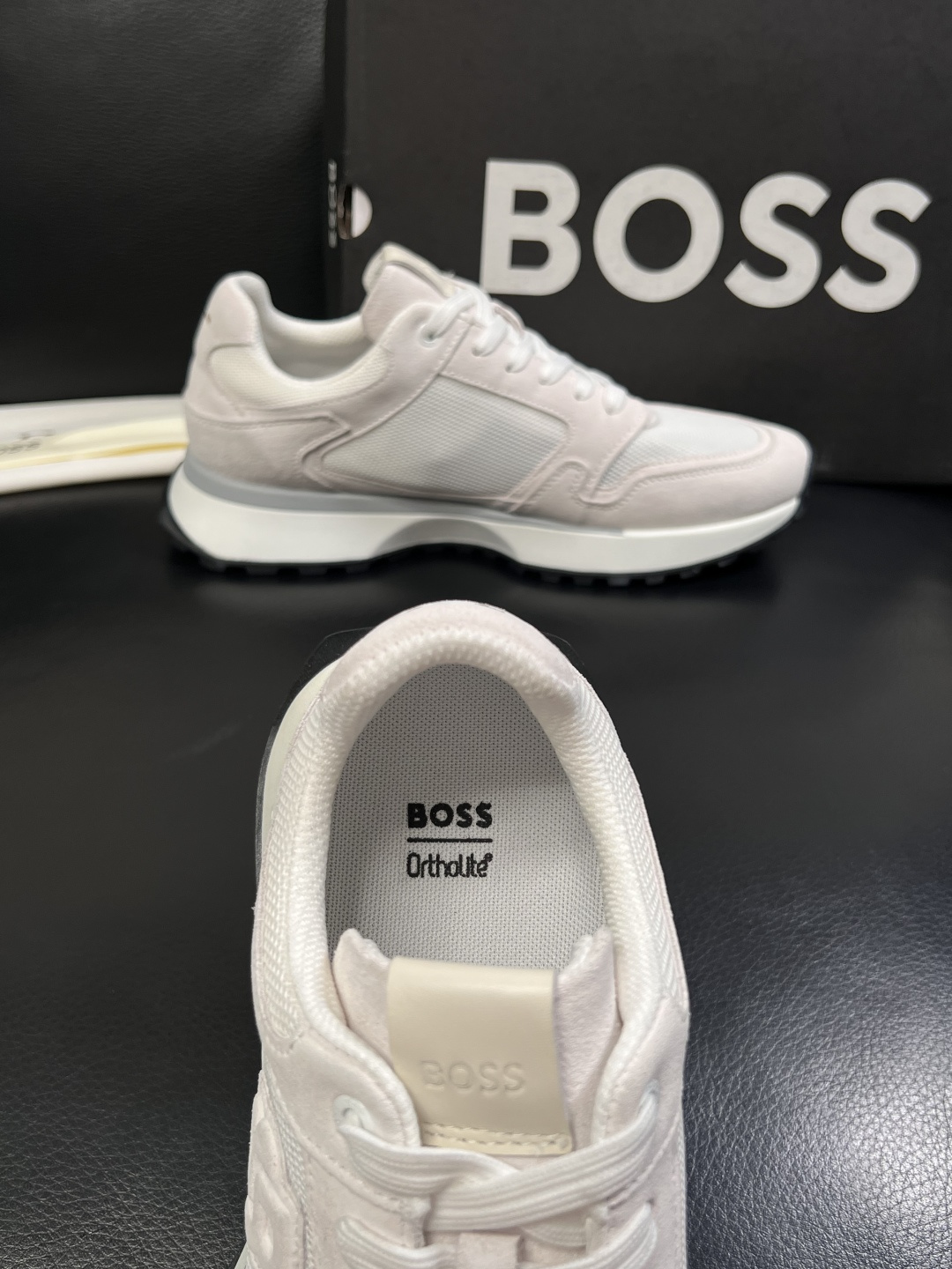 BOSS  高品质 顶级工艺品  博斯  专柜同步原厂配置，意大利进口牛皮面料牛内里垫，高品质拼接复杂工