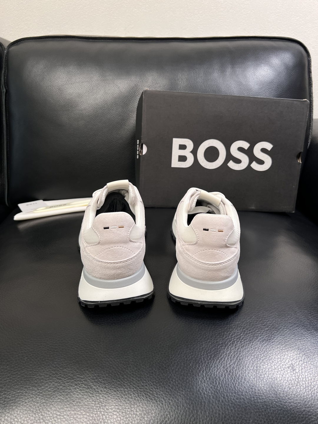 BOSS  高品质 顶级工艺品  博斯  专柜同步原厂配置，意大利进口牛皮面料牛内里垫，高品质拼接复杂工