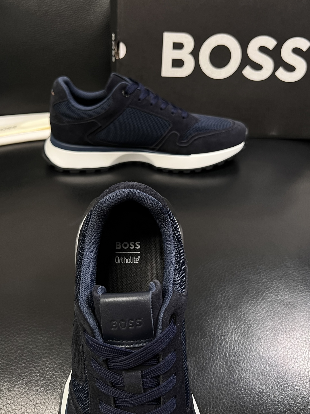 BOSS  高品质 顶级工艺品  博斯  专柜同步原厂配置，意大利进口牛皮面料牛内里垫，高品质拼接复杂工