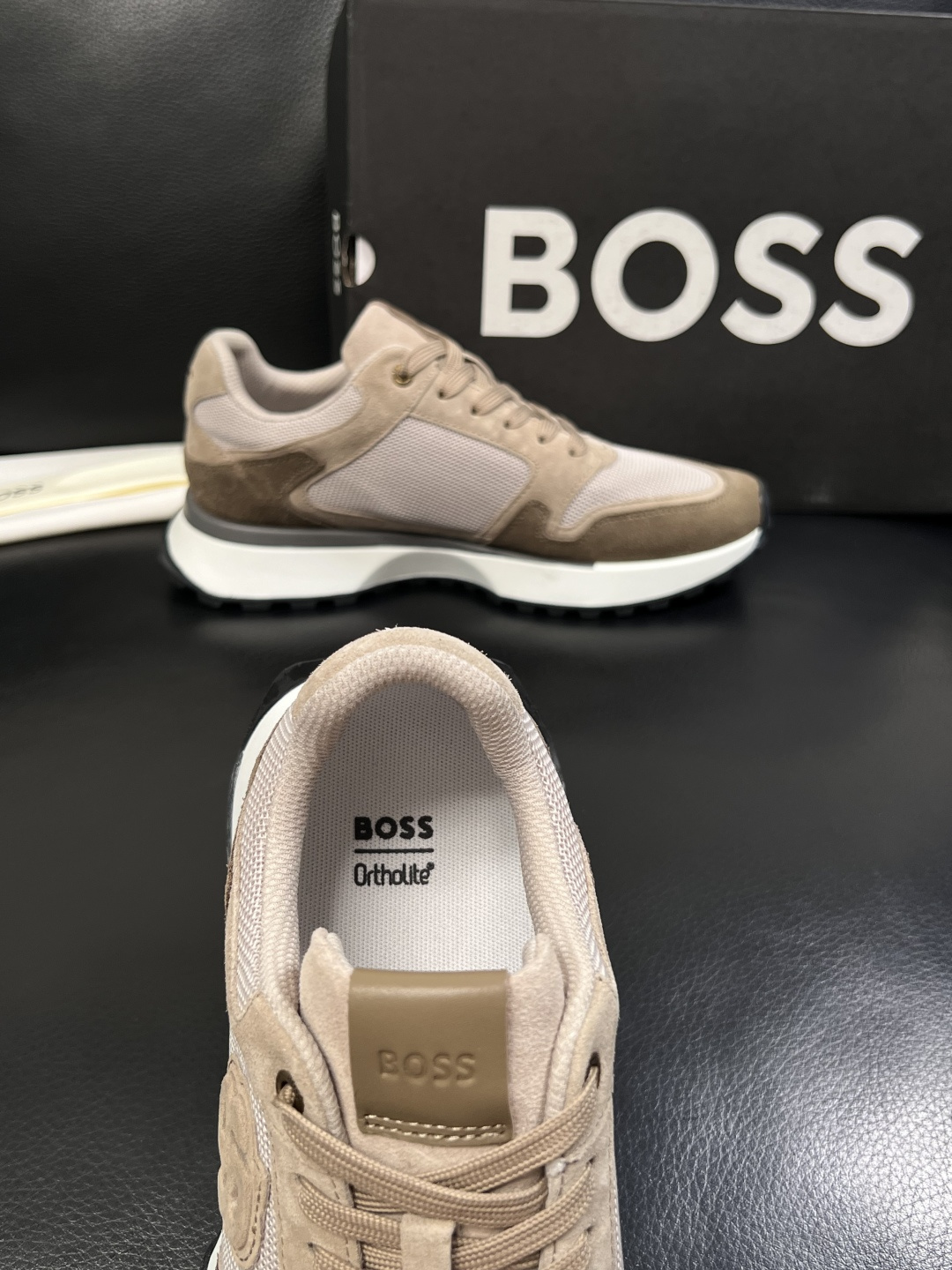 BOSS  高品质 顶级工艺品  博斯  专柜同步原厂配置，意大利进口牛皮面料牛内里垫，高品质拼接复杂工