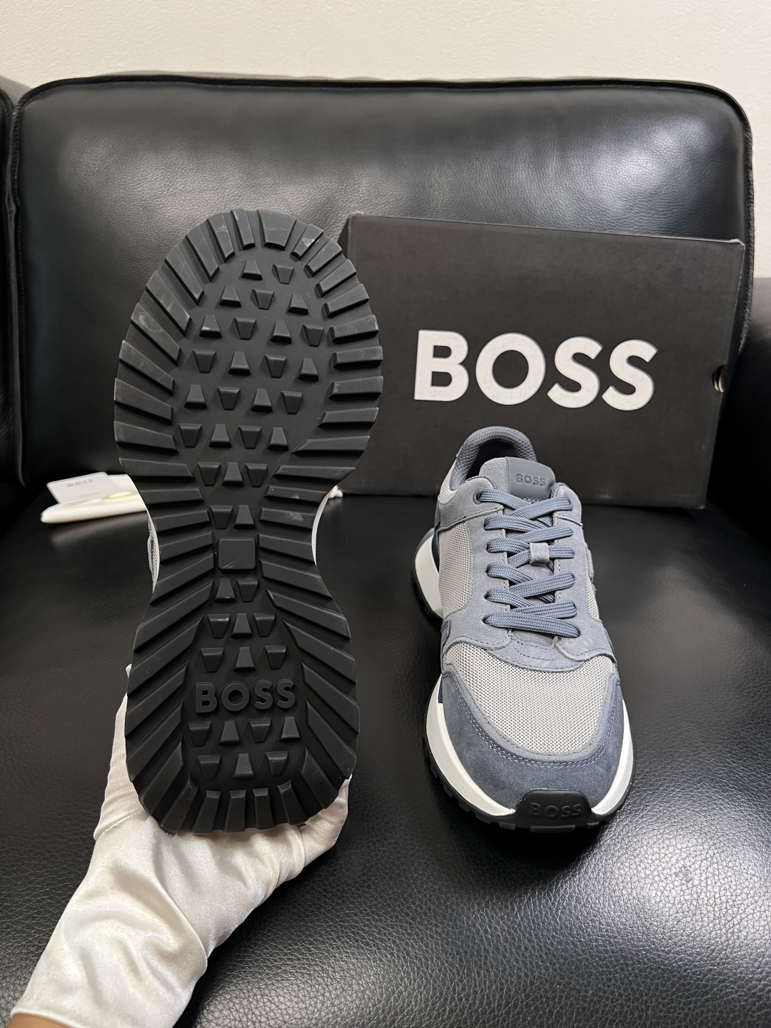 BOSS  高品质 顶级工艺品  博斯  专柜同步原厂配置，意大利进口牛皮面料牛内里垫，高品质拼接复杂工
