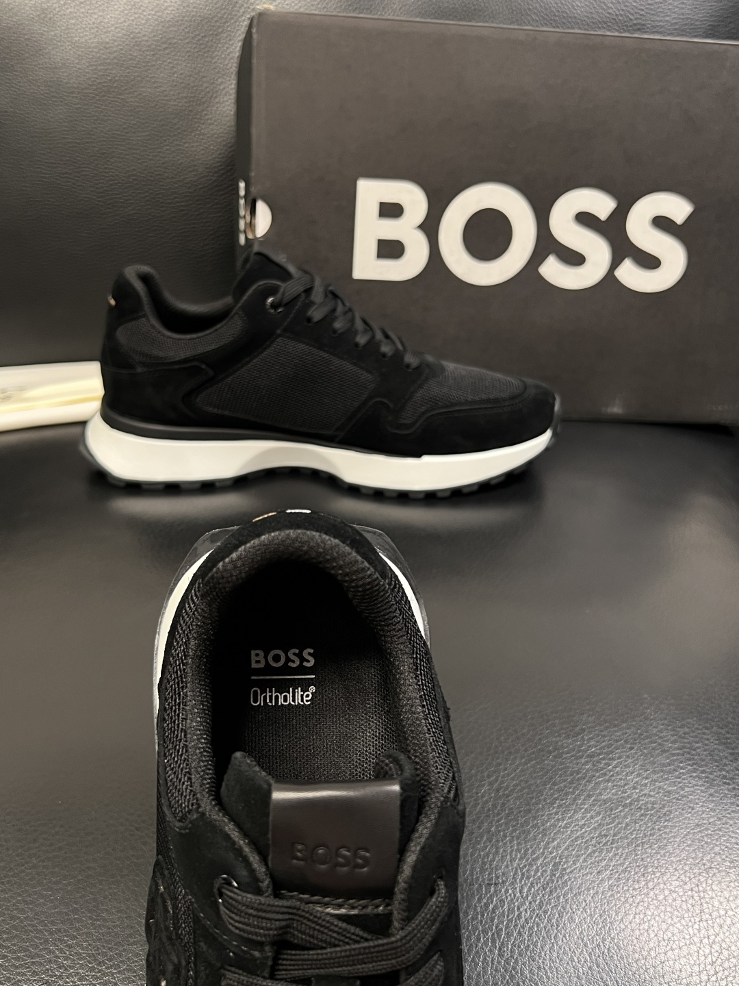 BOSS  高品质 顶级工艺品  博斯  专柜同步原厂配置，意大利进口牛皮面料牛内里垫，高品质拼接复杂工