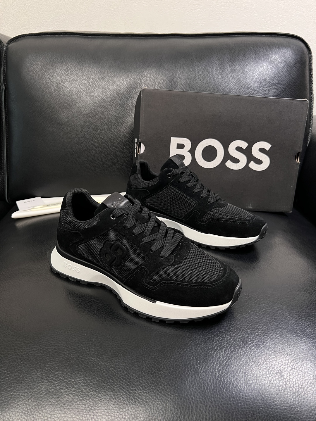 BOSS  高品质 顶级工艺品  博斯  专柜同步原厂配置，意大利进口牛皮面料牛内里垫，高品质拼接复杂工
