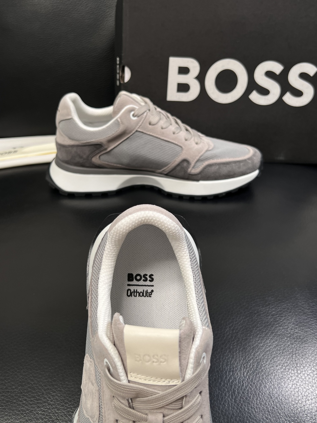 BOSS  高品质 顶级工艺品  博斯  专柜同步原厂配置，意大利进口牛皮面料牛内里垫，高品质拼接复杂工