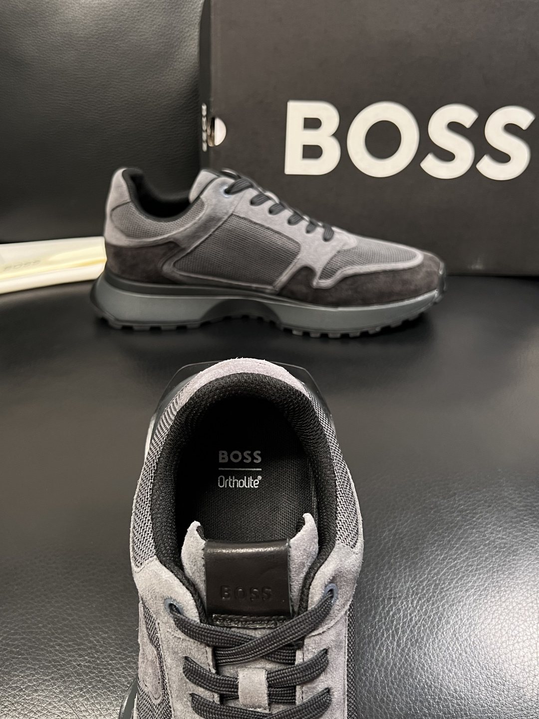 BOSS  高品质 顶级工艺品  博斯  专柜同步原厂配置，意大利进口牛皮面料牛内里垫，高品质拼接复杂工