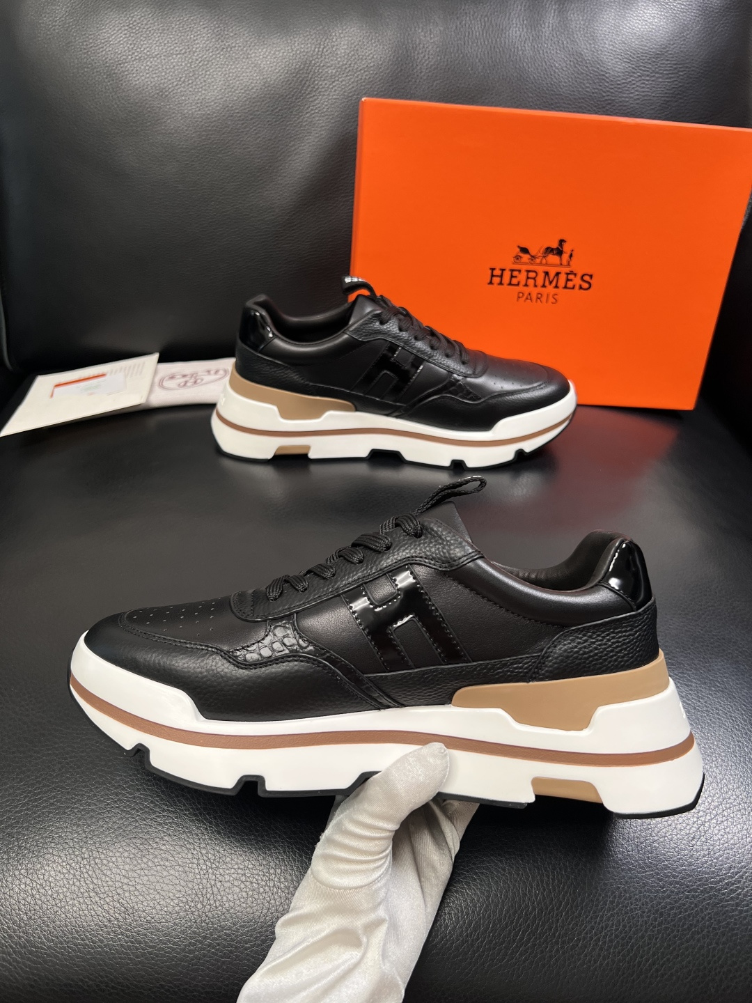 Hermes  高品质  顶级工艺品  爱马仕 专柜同步发售原厂配置，意大利进口原版牛皮面料，高品质拼接