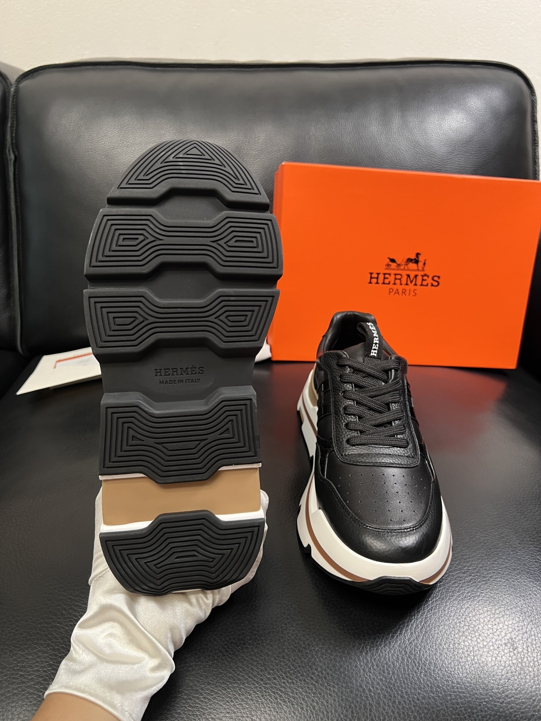 Hermes  高品质  顶级工艺品  爱马仕 专柜同步发售原厂配置，意大利进口原版牛皮面料，高品质拼接