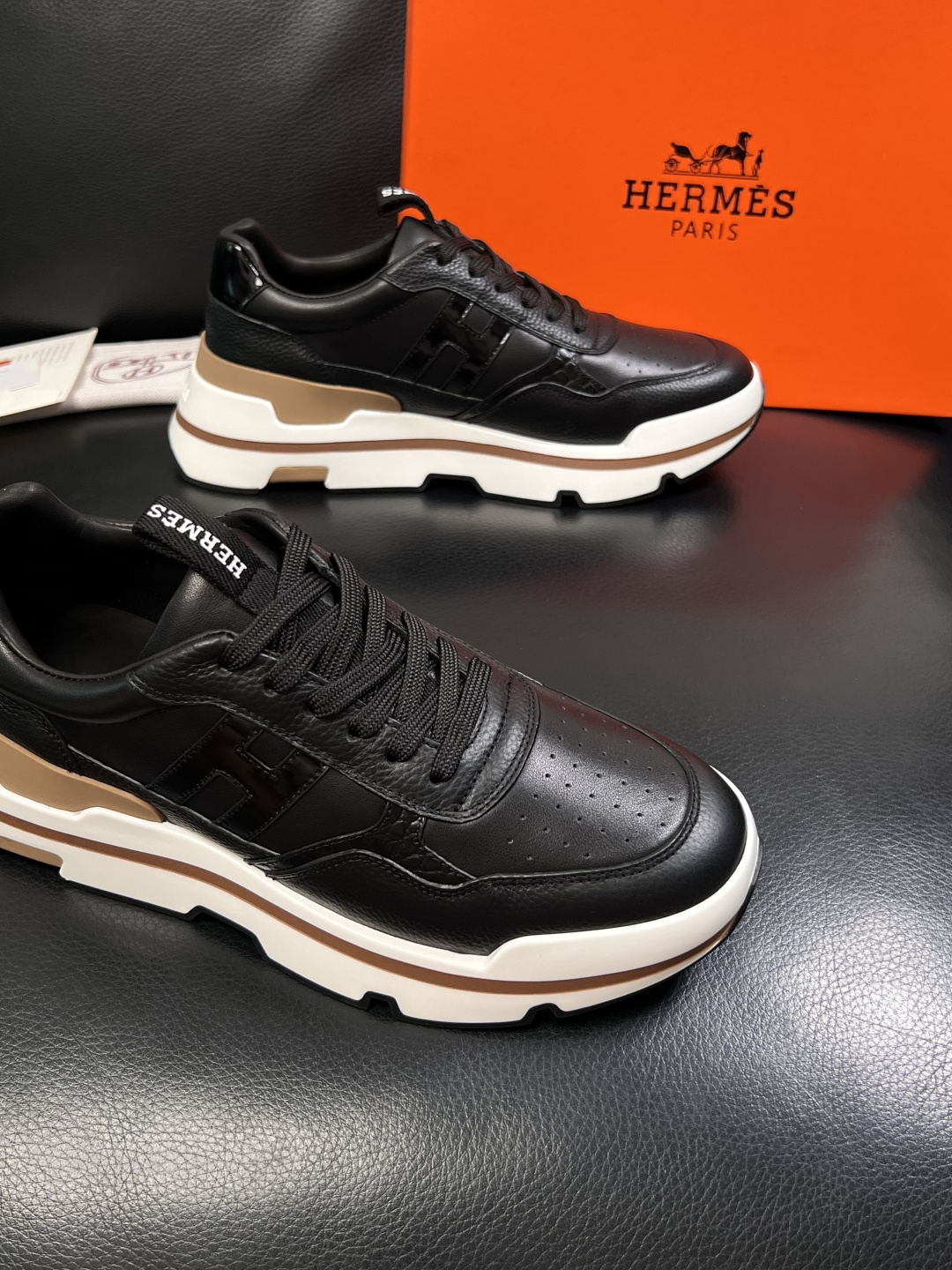 Hermes  高品质  顶级工艺品  爱马仕 专柜同步发售原厂配置，意大利进口原版牛皮面料，高品质拼接