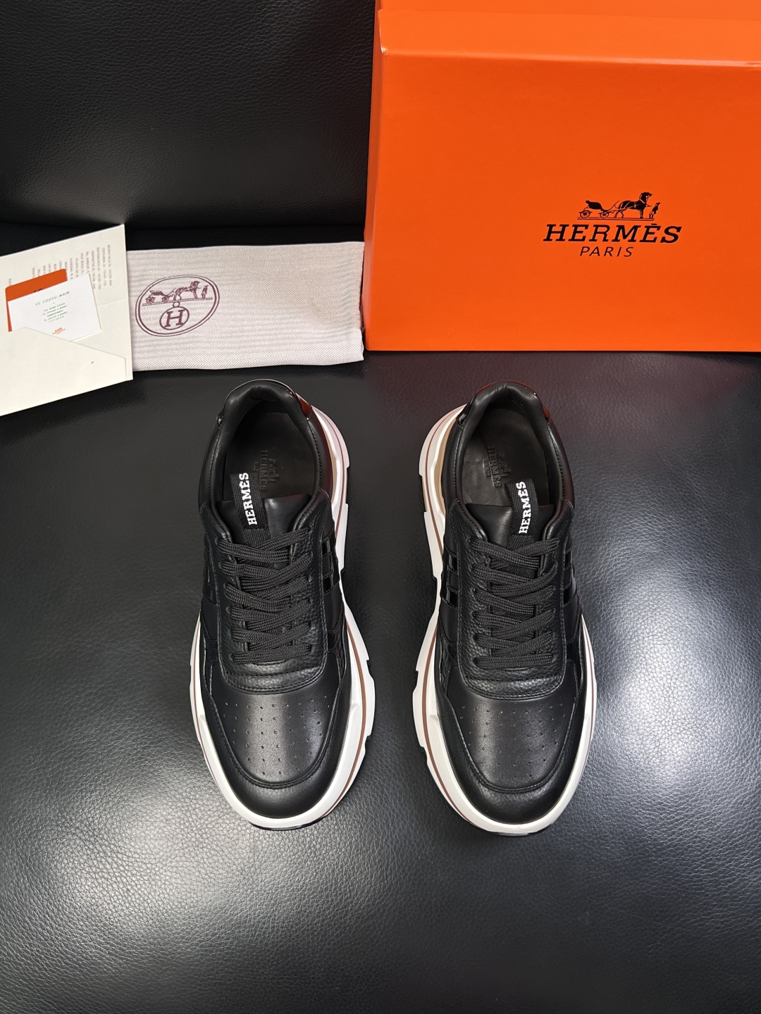 Hermes  高品质  顶级工艺品  爱马仕 专柜同步发售原厂配置，意大利进口原版牛皮面料，高品质拼接