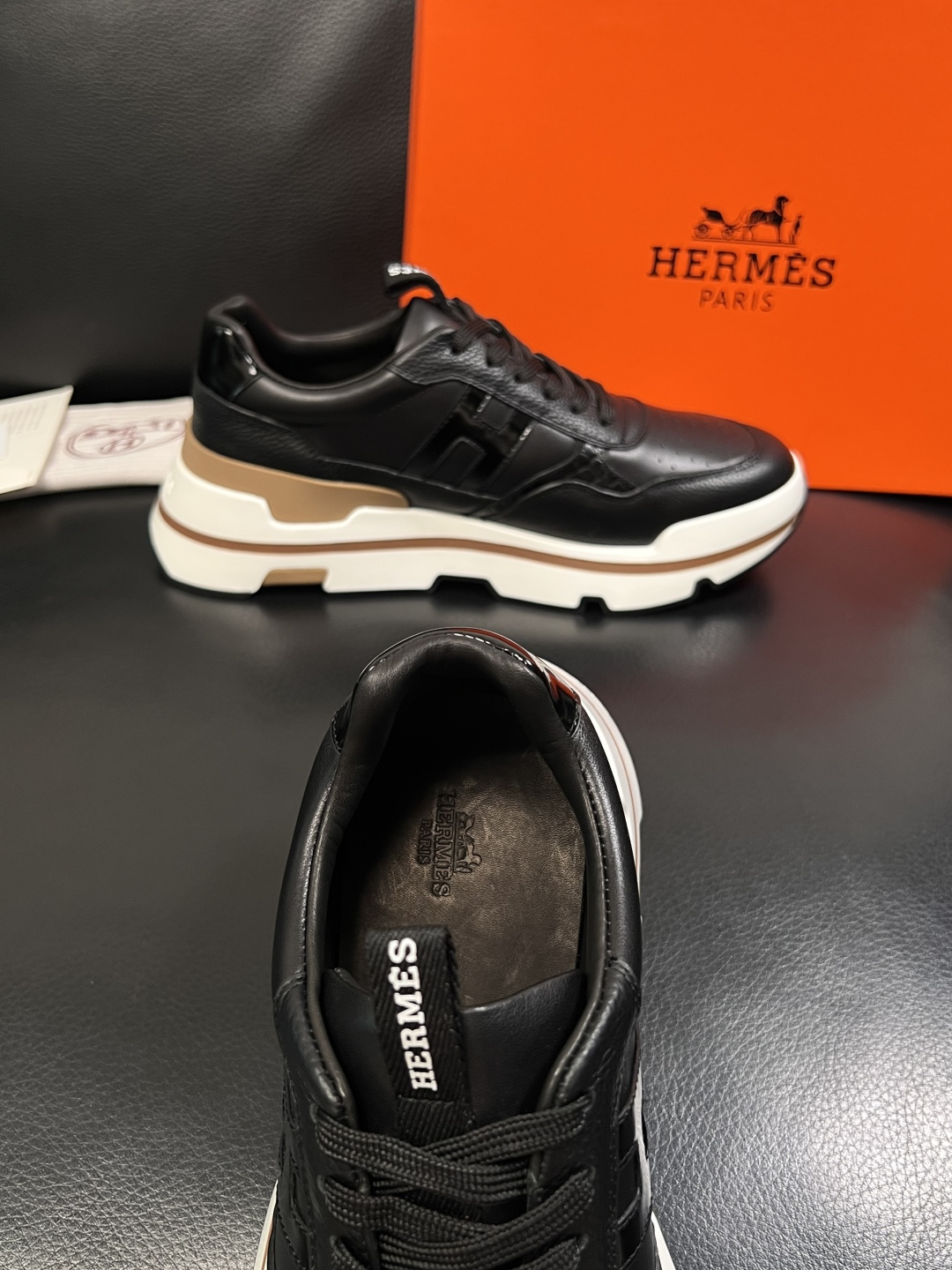 Hermes  高品质  顶级工艺品  爱马仕 专柜同步发售原厂配置，意大利进口原版牛皮面料，高品质拼接