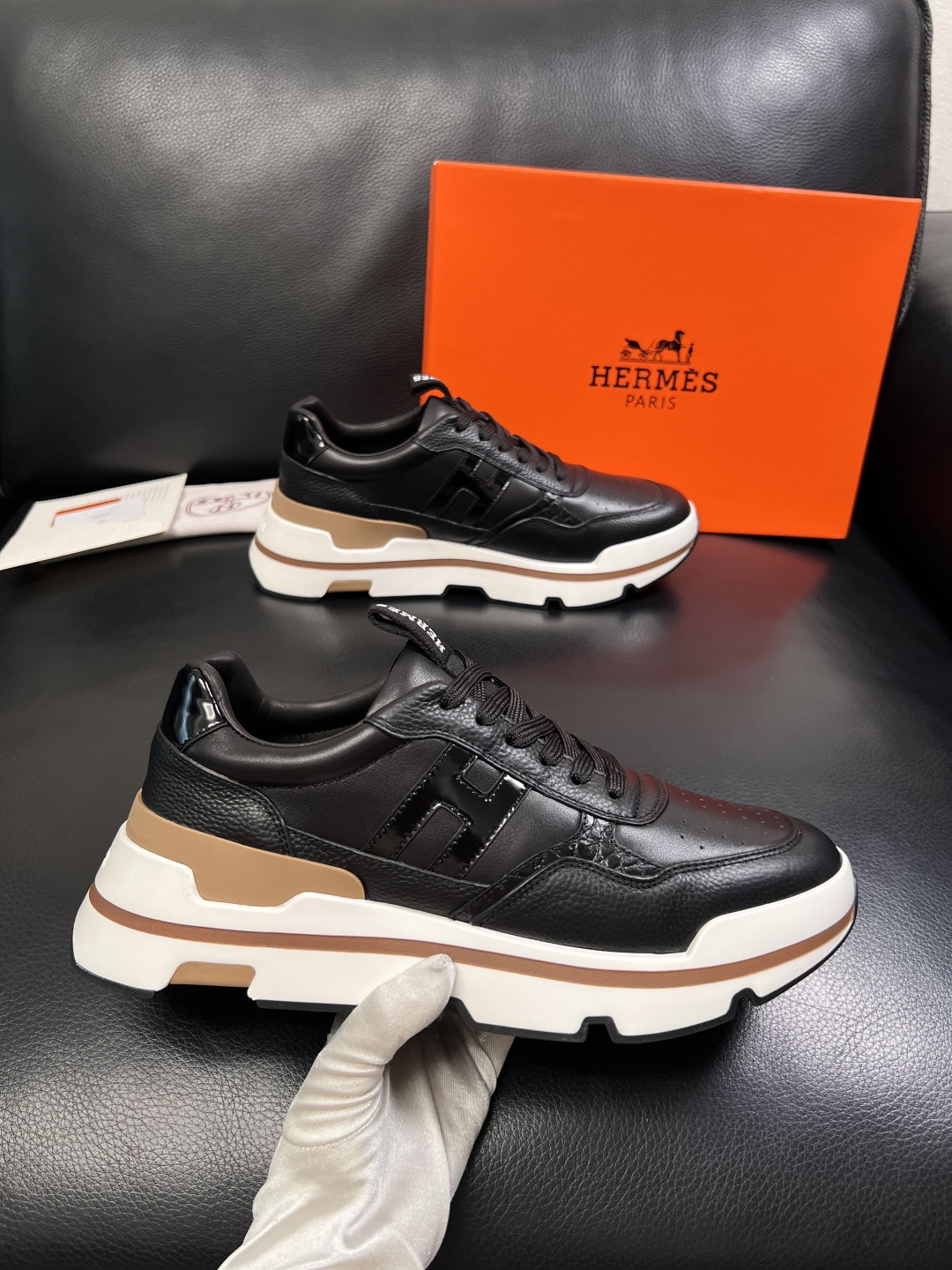 Hermes  高品质  顶级工艺品  爱马仕 专柜同步发售原厂配置，意大利进口原版牛皮面料，高品质拼接