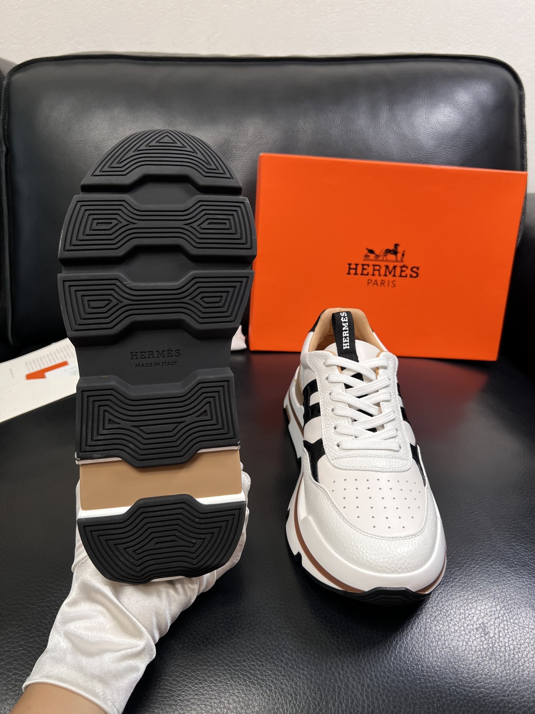 Hermes  高品质  顶级工艺品  爱马仕 专柜同步发售原厂配置，意大利进口原版牛皮面料，高品质拼接