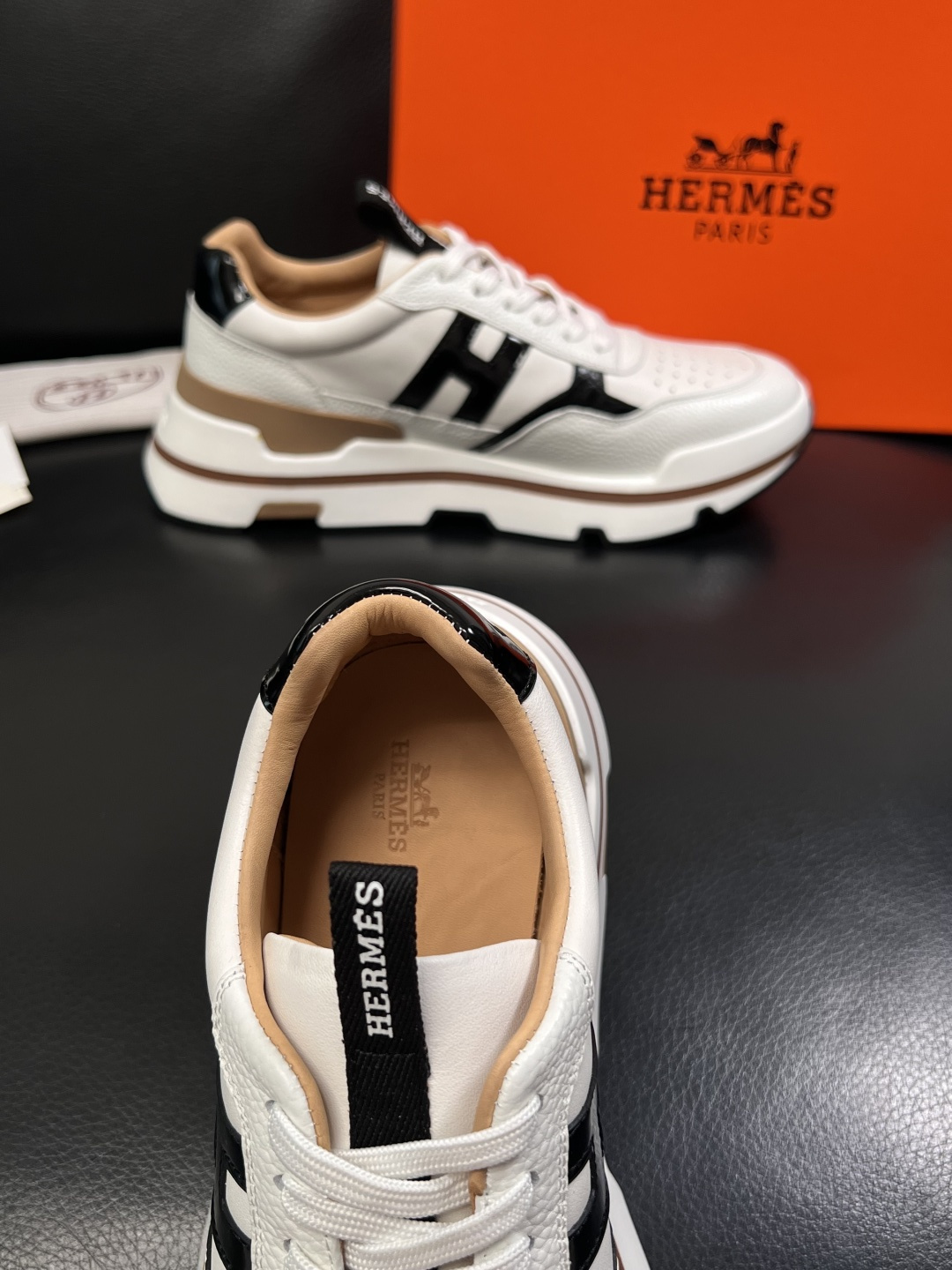 Hermes  高品质  顶级工艺品  爱马仕 专柜同步发售原厂配置，意大利进口原版牛皮面料，高品质拼接