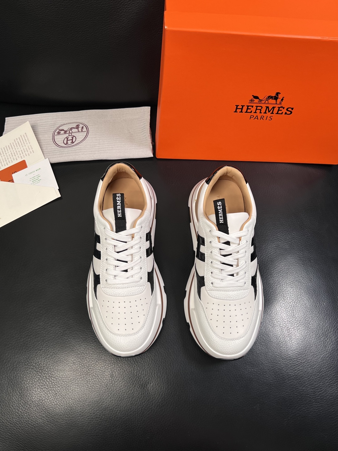 Hermes  高品质  顶级工艺品  爱马仕 专柜同步发售原厂配置，意大利进口原版牛皮面料，高品质拼接
