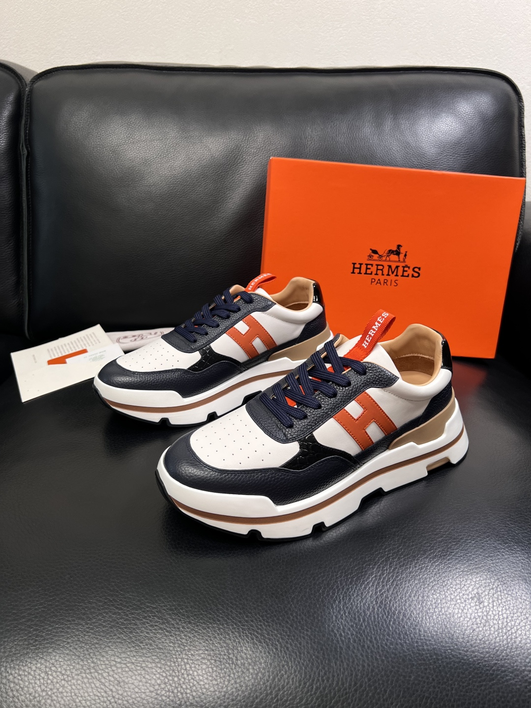 Hermes  高品质  顶级工艺品  爱马仕 专柜同步发售原厂配置，意大利进口原版牛皮面料，高品质拼接