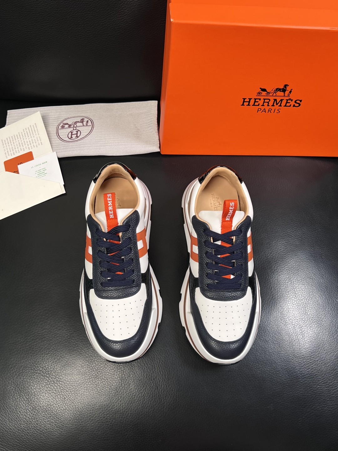 Hermes  高品质  顶级工艺品  爱马仕 专柜同步发售原厂配置，意大利进口原版牛皮面料，高品质拼接