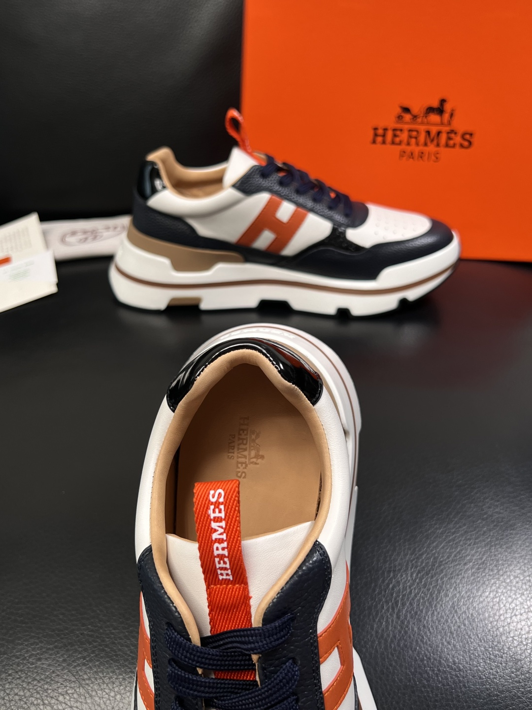 Hermes  高品质  顶级工艺品  爱马仕 专柜同步发售原厂配置，意大利进口原版牛皮面料，高品质拼接