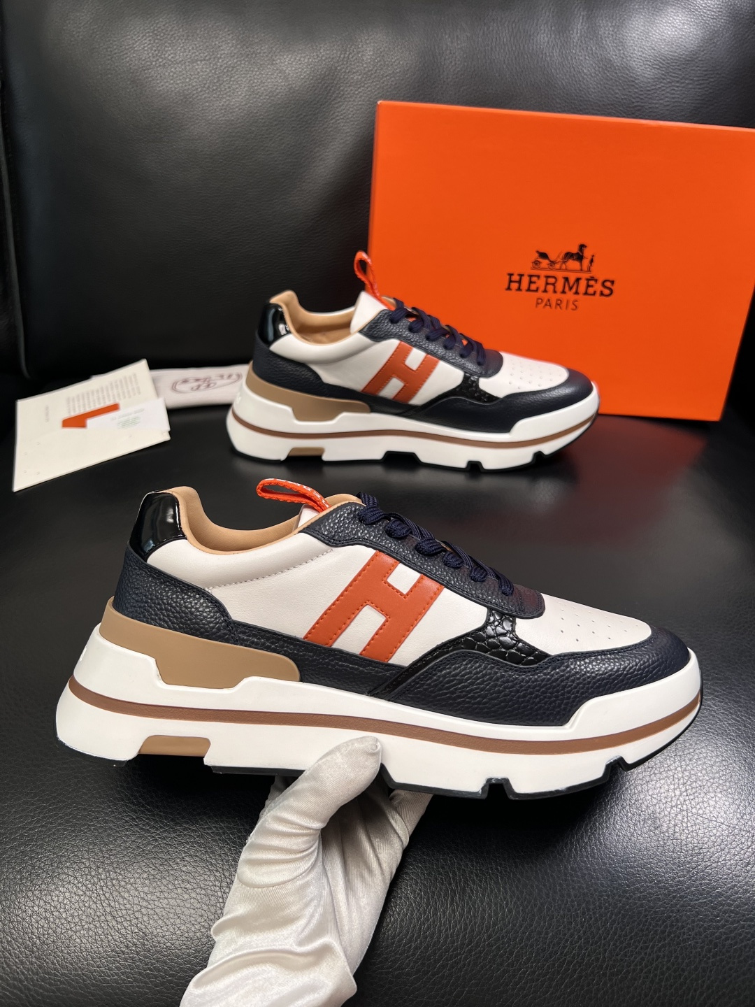 Hermes  高品质  顶级工艺品  爱马仕 专柜同步发售原厂配置，意大利进口原版牛皮面料，高品质拼接