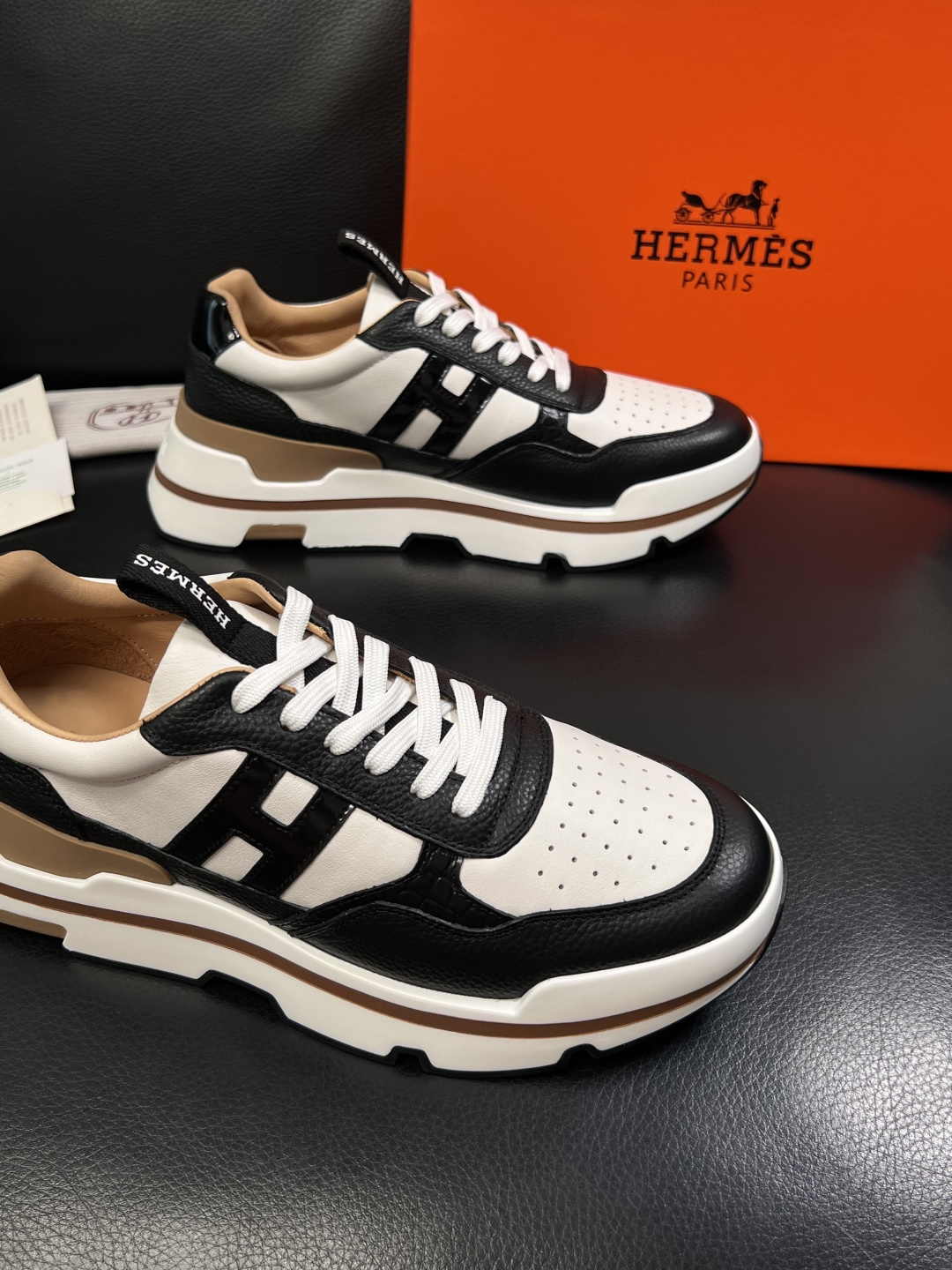 Hermes  高品质  顶级工艺品  爱马仕 专柜同步发售原厂配置，意大利进口原版牛皮面料，高品质拼接