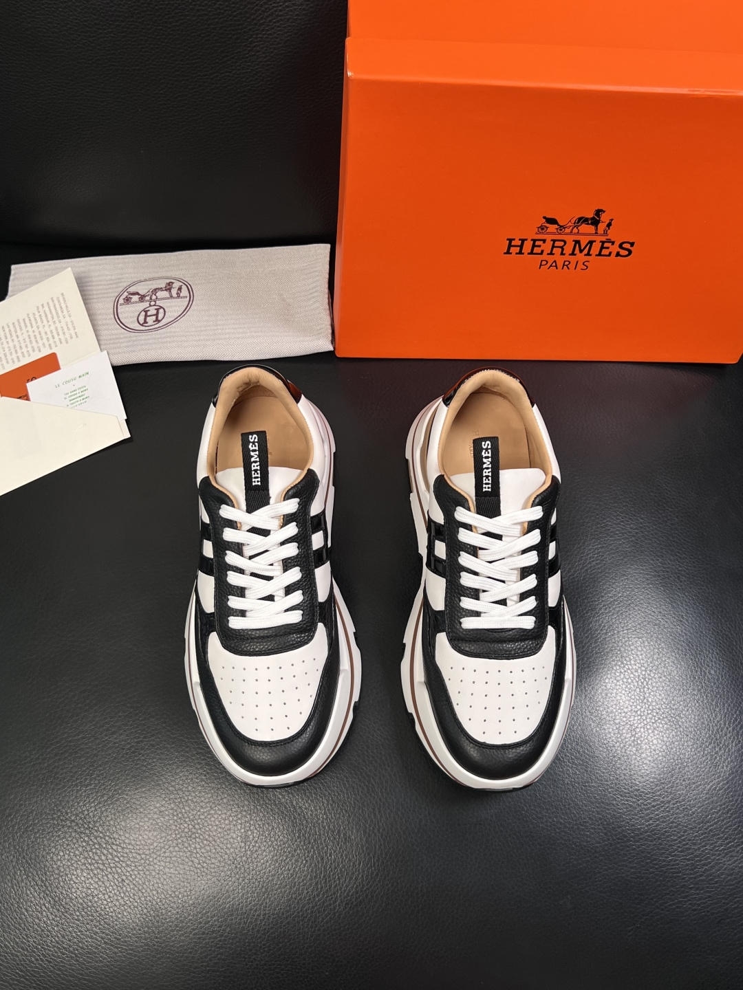Hermes  高品质  顶级工艺品  爱马仕 专柜同步发售原厂配置，意大利进口原版牛皮面料，高品质拼接